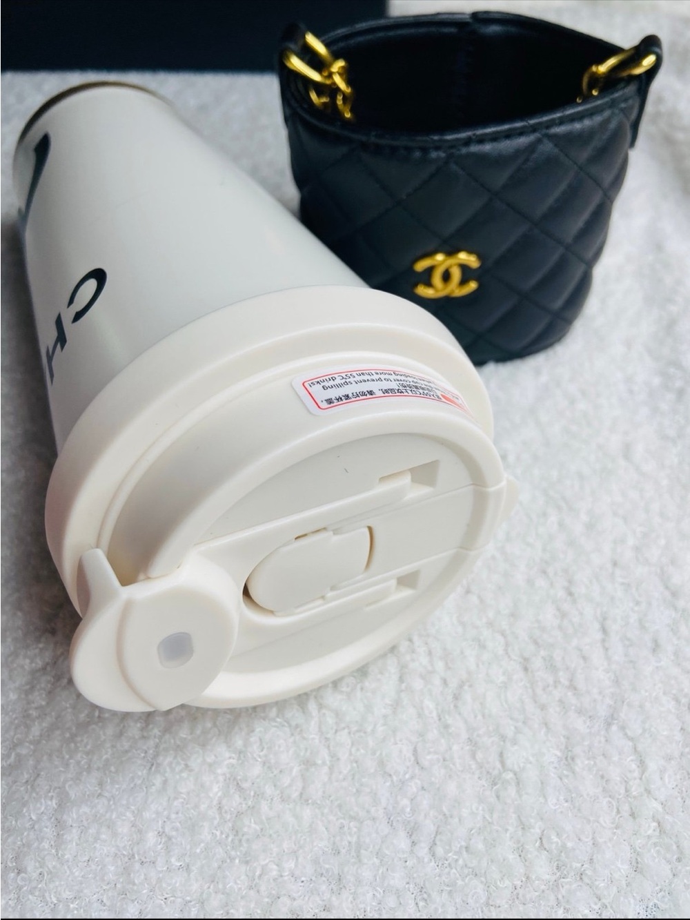 Limited Edition Beaute GWP/ VIP Tumbler w/Quilted
Crossbody Holder NWB - Picture 12 of 16